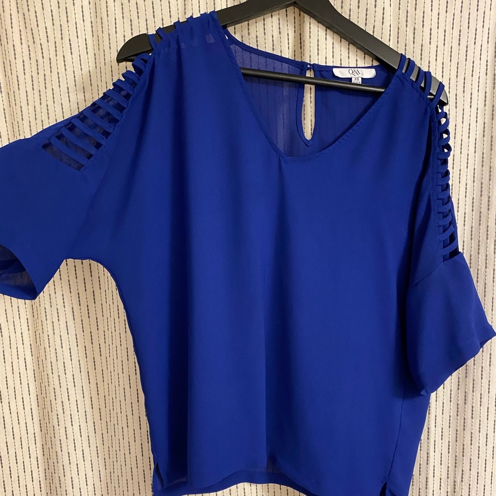 Flowey Blouse - Great for work!
